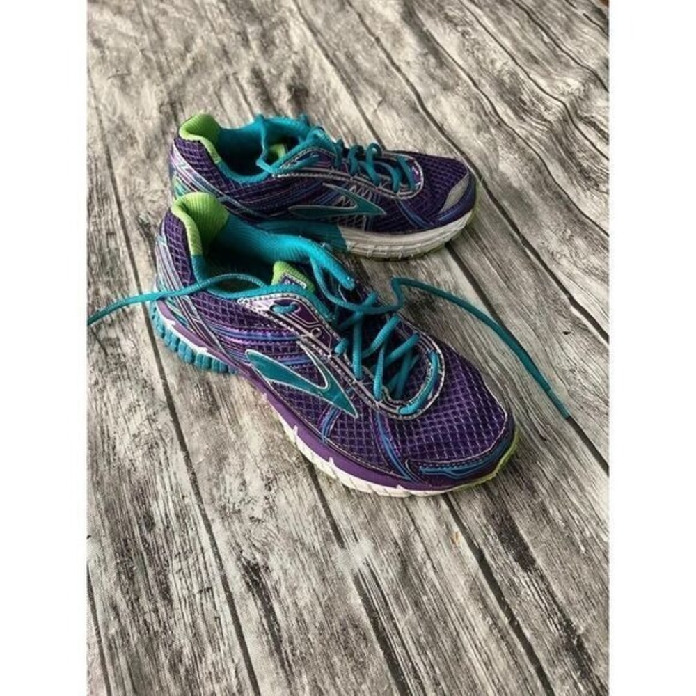 Girls‎  Brooks Addrenline gts purple tennis shows size 1